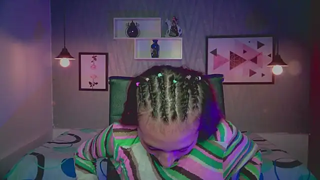 Snapshot of Valeria_roussi chatting on December 2024 10:41:02 PM Valeria roussi online show from December 2024 10:41:02 PM