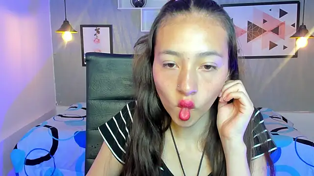 Snapshot of Valeria_roussi chatting on December 2024 01:54:02 PM Valeria roussi online show from December 2024 01:54:02 PM