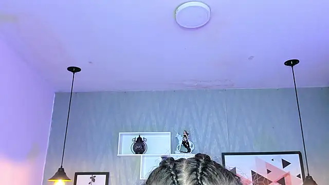 Snapshot of Valeria_roussi chatting on December 2024 01:54:01 PM Valeria roussi online show from December 2024 01:54:01 PM