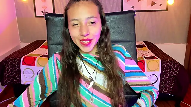 Snapshot of Valeria_roussi chatting on December 2024 04:57:02 PM Valeria roussi online show from December 2024 04:57:02 PM