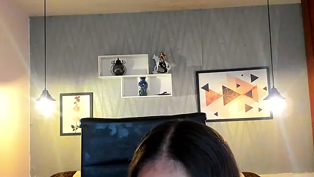 Snapshot of Valeria_roussi chatting on December 2024 02:04:01 PM Valeria roussi online show from December 2024 02:04:01 PM