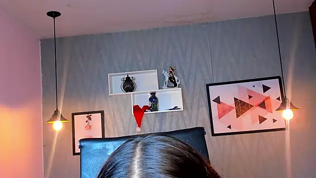 Snapshot of Valeria_roussi chatting on December 2024 02:17:02 PM Valeria roussi online show from December 2024 02:17:02 PM