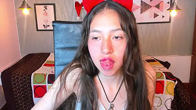 Snapshot of Valeria_roussi chatting on December 2024 05:22:01 PM Valeria roussi online show from December 2024 05:22:01 PM