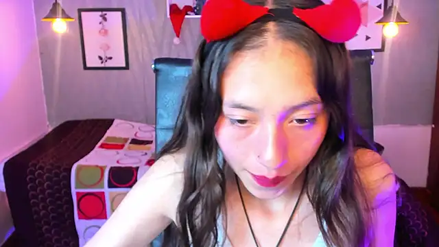 Snapshot of Valeria_roussi chatting on December 2024 08:25:02 PM Valeria roussi online show from December 2024 08:25:02 PM