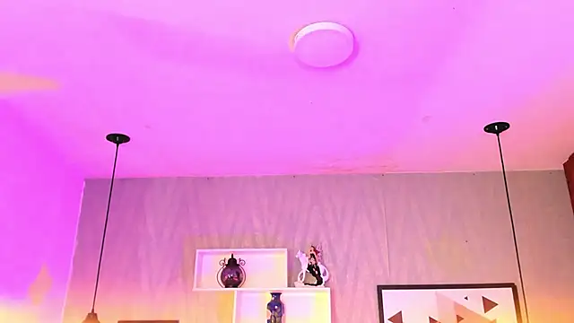 Snapshot of Valeria_roussi chatting on December 2024 01:50:01 PM Valeria roussi online show from December 2024 01:50:01 PM