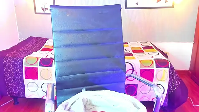 Snapshot of Valeria_roussi chatting on December 2024 07:55:01 PM Valeria roussi online show from December 2024 07:55:01 PM