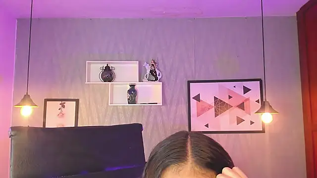 Snapshot of Valeria_roussi chatting on January 2025 01:24:01 PM Valeria roussi online show from January 2025 01:24:01 PM