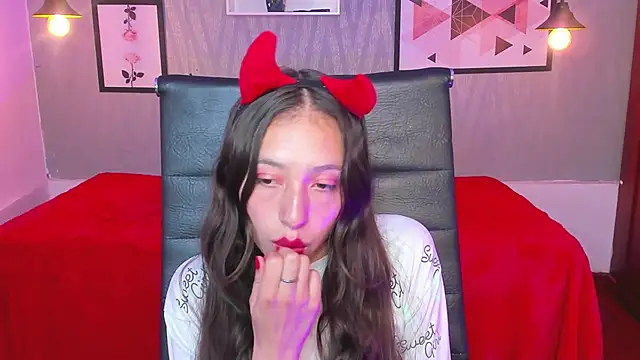 Snapshot of Valeria_roussi chatting on January 2025 04:28:02 PM Valeria roussi online show from January 2025 04:28:02 PM