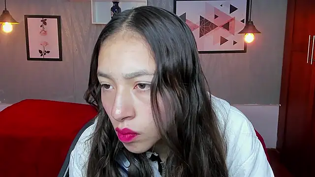 Snapshot of Valeria_roussi chatting on January 2025 01:58:01 PM Valeria roussi online show from January 2025 01:58:01 PM