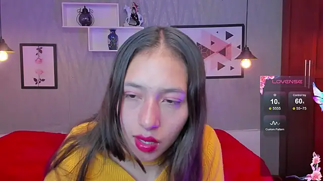 Snapshot of Valeria_roussi chatting on January 2025 07:07:02 PM Valeria roussi online show from January 2025 07:07:02 PM