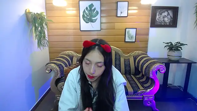 Snapshot of Valeria_roussi chatting on February 2025 08:41:02 PM Valeria roussi online show from February 2025 08:41:02 PM