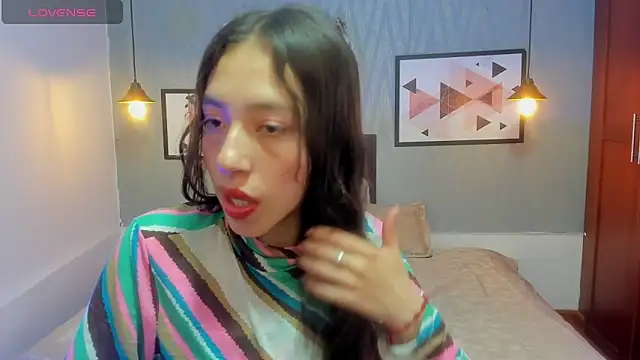 Snapshot of Valeria_roussi chatting on October 2025 02:40:02 PM Valeria roussi online show from October 2025 02:40:02 PM