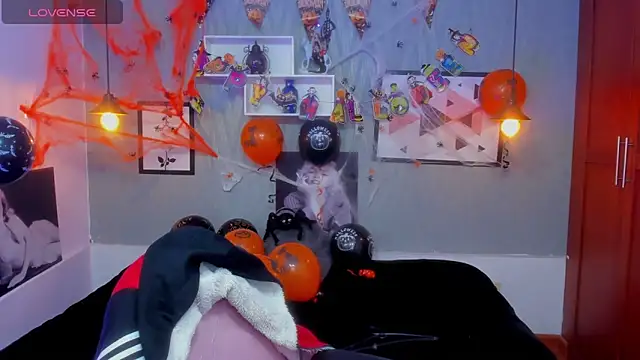 Snapshot of Valeria_roussi chatting on November 2025 01:57:01 PM Valeria roussi online show from November 2025 01:57:01 PM