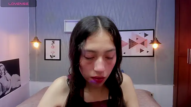 Snapshot of Valeria_roussi chatting on November 2025 02:38:01 PM Valeria roussi online show from November 2025 02:38:01 PM