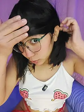 Snapshot of anni_ross chatting on April 2026 08:10:01 PM anni ross online show from April 2026 08:10:01 PM