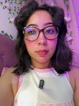 Snapshot of anni_ross chatting on July 2026 10:26:01 PM anni ross online show from July 2026 10:26:01 PM