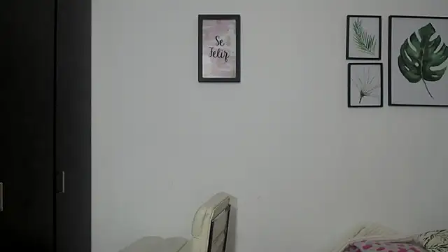 Snapshot of viki_mom chatting on December 2024 11:46:01 PM viki mom online show from December 2024 11:46:01 PM