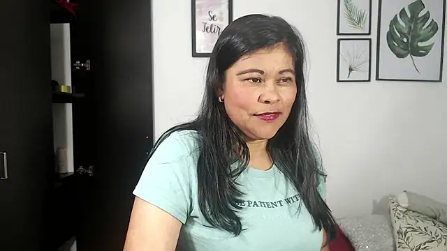 Snapshot of viki_mom chatting on December 2024 03:22:02 AM viki mom online show from December 2024 03:22:02 AM