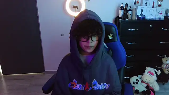 thomascooper7 online show from October 2025 07:07:02 PM