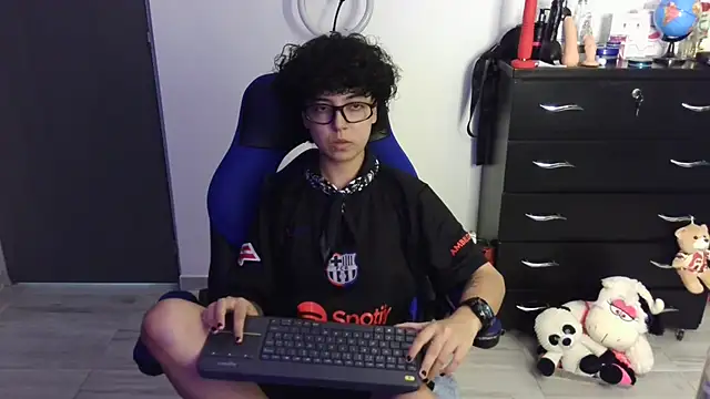 thomascooper7 online show from April 2026 07:08:02 PM