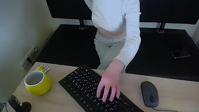 LaimaV  online show from November 2025 09:51:02 AM