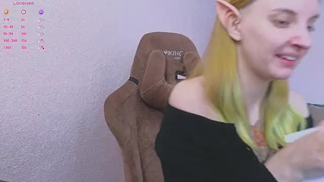 Snapshot of Fluffy_muffin_ chatting on February 2026 10:14:01 AM Fluffy muffin online show from February 2026 10:14:01 AM