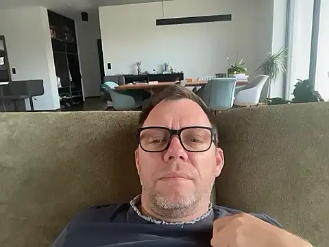 Snapshot of xmnbx77 chatting on October 2025 09:53:01 AM xmnbx77 online show from October 2025 09:53:01 AM