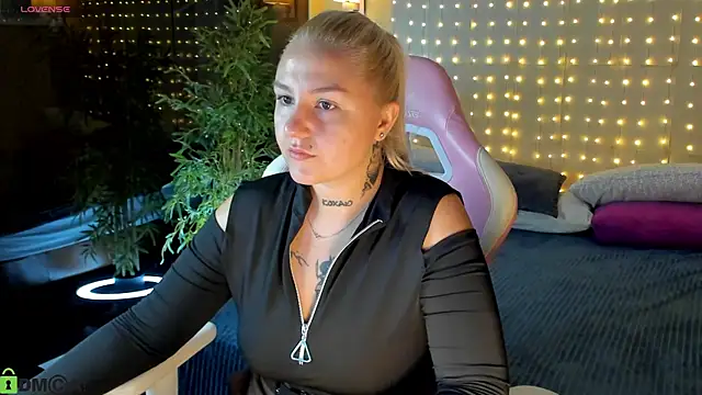 Snapshot of Debbie_Taylor chatting on July 2026 05:26:02 PM Debbie Taylor online show from July 2026 05:26:02 PM