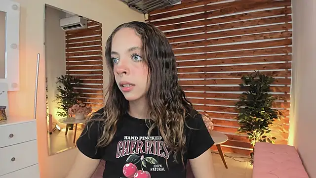 Sapphire Venuss online show from March 2025 10:49:01 PM