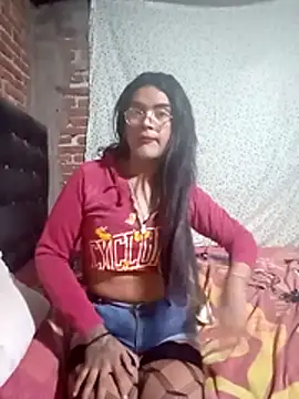 yovana13 online show from October 2025 10:39:02 AM