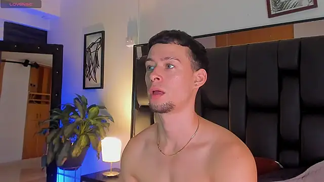 JadeSmiith  online show from September 2025 10:22:02 PM