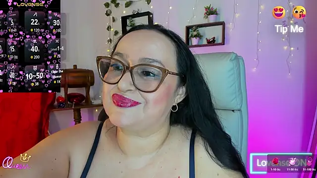 Gia Nahomi online show from April 2026 08:17:01 PM