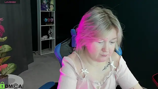 Snapshot of Sara_Robinson chatting on June 2026 03:05:02 AM Sara Robinson online show from June 2026 03:05:02 AM