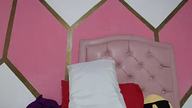 Snapshot of Vicky_Love_ chatting on January 2025 10:42:01 AM Vicky Love online show from January 2025 10:42:01 AM