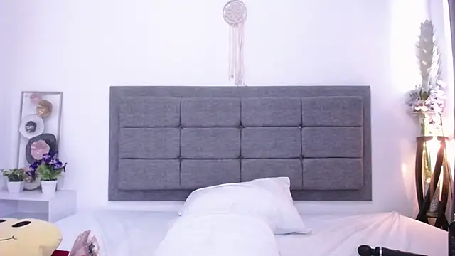 Snapshot of Vicky_Love_ chatting on March 2025 02:29:01 PM Vicky Love online show from March 2025 02:29:01 PM