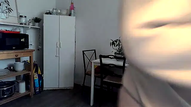 Kittyymaze1 online show from March 2026 12:44:01 PM