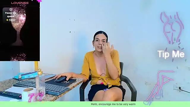Snapshot of Oh_Tique chatting on June 2026 01:39:01 AM Oh Tique online show from June 2026 01:39:01 AM