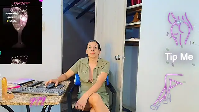 Snapshot of Oh_Tique chatting on June 2026 06:01:02 PM Oh Tique online show from June 2026 06:01:02 PM