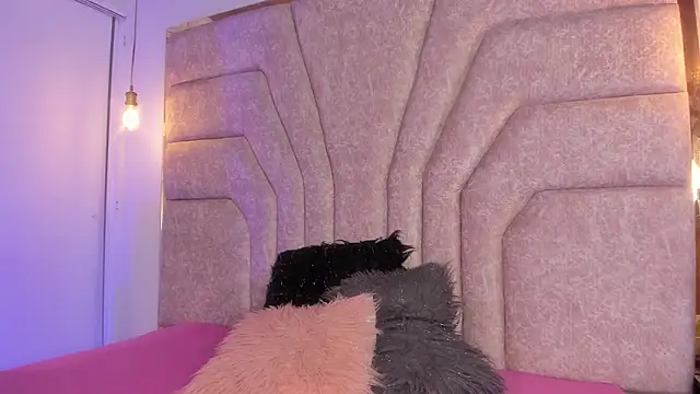 EmaJames25 online show from March 2026 06:24:02 PM