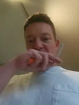 Snapshot of Bigtater1999 chatting on June 2026 05:44:01 PM Bigtater1999 online show from June 2026 05:44:01 PM