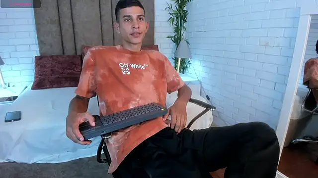 Aaron Scoot online show from December 2024 11:16:01 PM