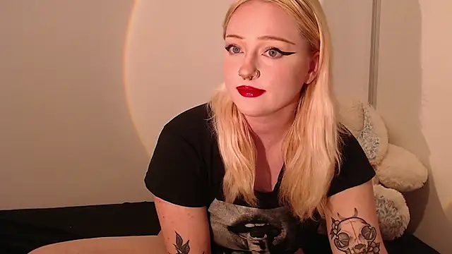 Snapshot of chloe_levine chatting on September 2025 01:49:02 AM chloe levine online show from September 2025 01:49:02 AM