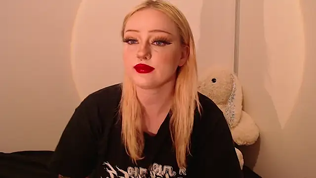 Snapshot of chloe_levine chatting on September 2025 11:05:02 PM chloe levine online show from September 2025 11:05:02 PM