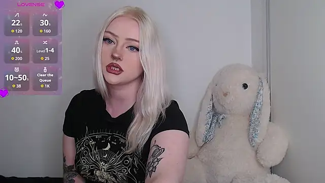 Snapshot of chloe_levine chatting on September 2025 01:28:01 AM chloe levine online show from September 2025 01:28:01 AM