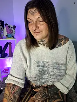 lizzardqueeen online show from November 2025 07:12:01 PM