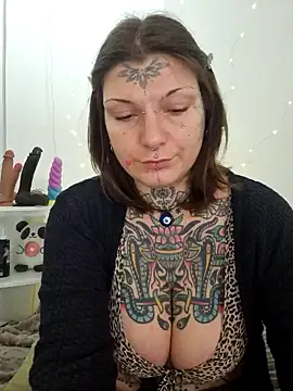 lizzardqueeen online show from November 2025 02:41:02 PM