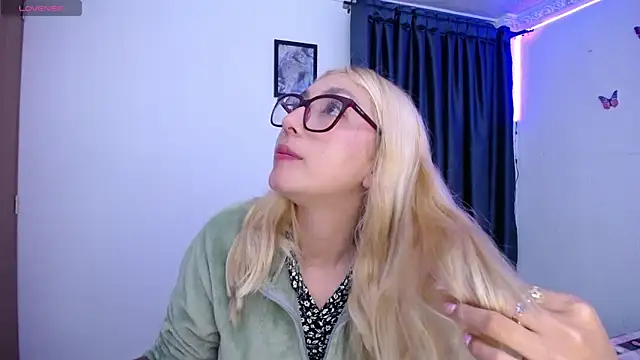 Snapshot of Soffy-brooks chatting on April 2026 07:00:01 AM Soffy-brooks online show from April 2026 07:00:01 AM