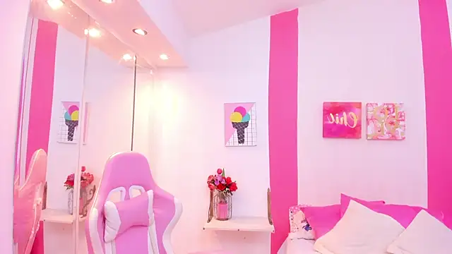 Snapshot of scarlette_15_ chatting on December 2024 03:31:02 AM scarlette 15 online show from December 2024 03:31:02 AM