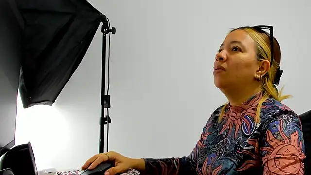 alma fenix online show from March 2026 12:42:01 PM