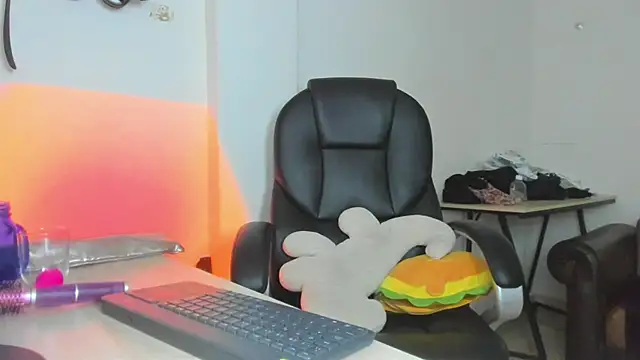 alma fenix online show from April 2026 02:42:02 AM